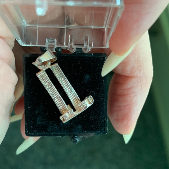Collectible Silver 925 Twin Towers Pendant - Picture 1 of 2